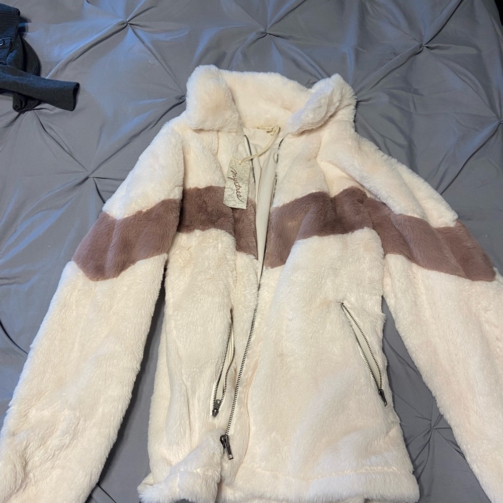 Brand new with tags Mystree Faux Fur Jacket - Size Small
